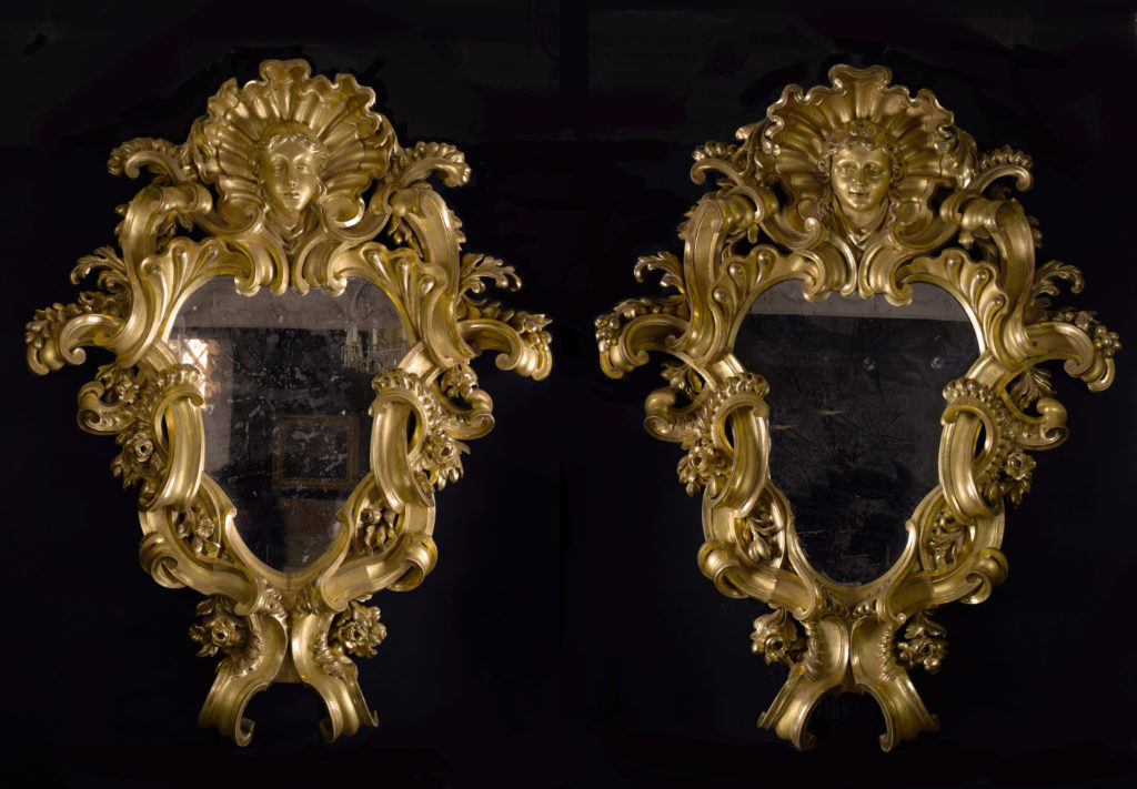 Una coppia di monumentali specchiere romane (2)